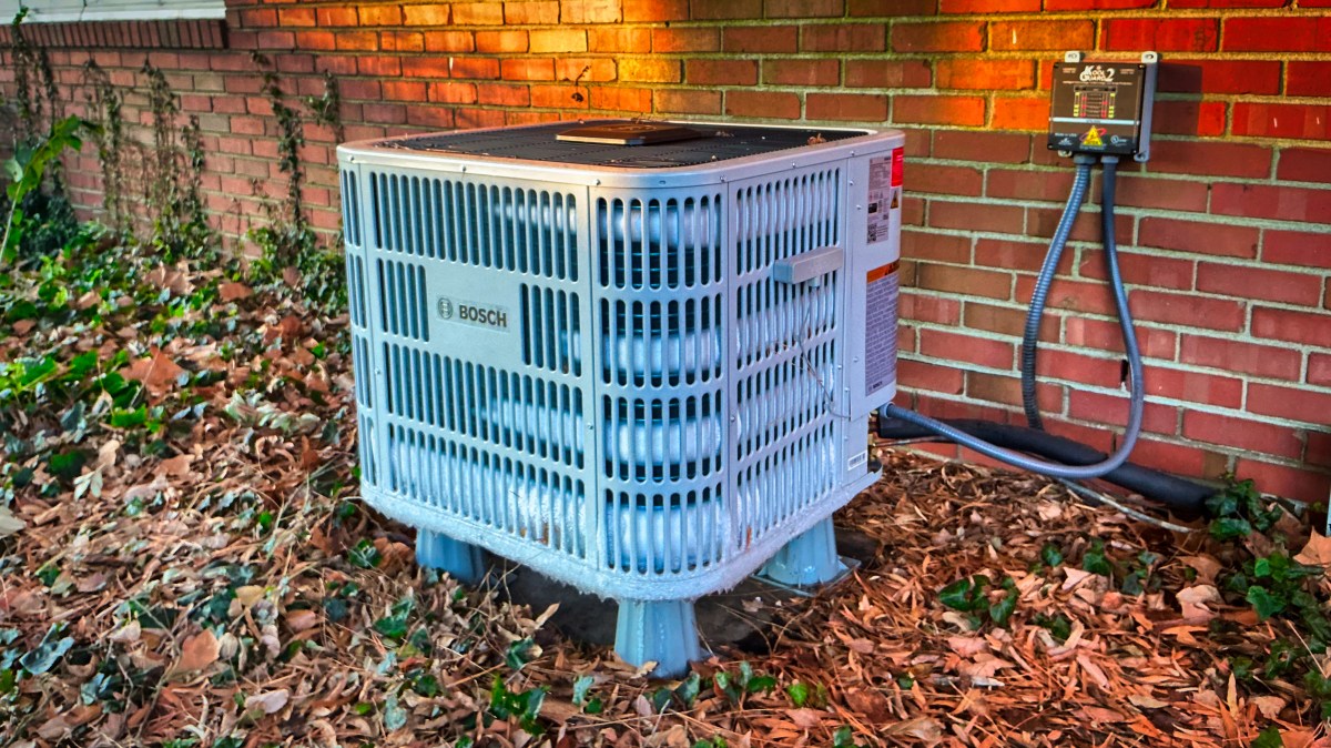 Icy heat pump operating during a cold snap